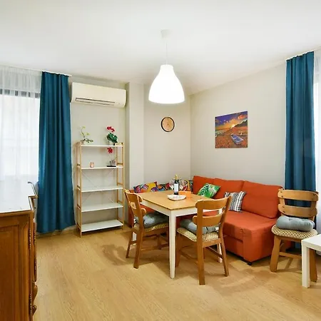 Апартаменты Cozy Charm Free Parking *